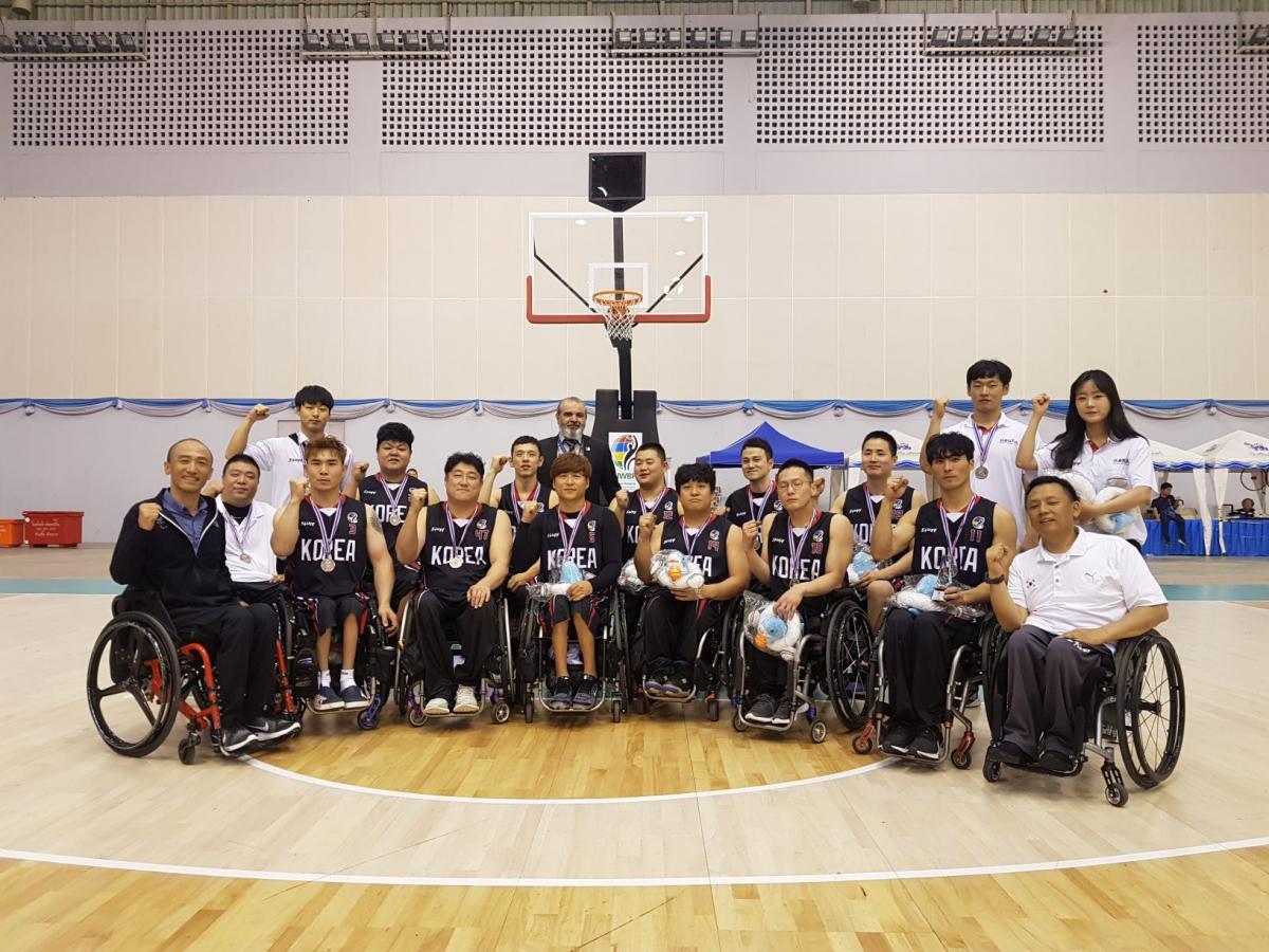 Group photo of Korean wheelchair basketball team
