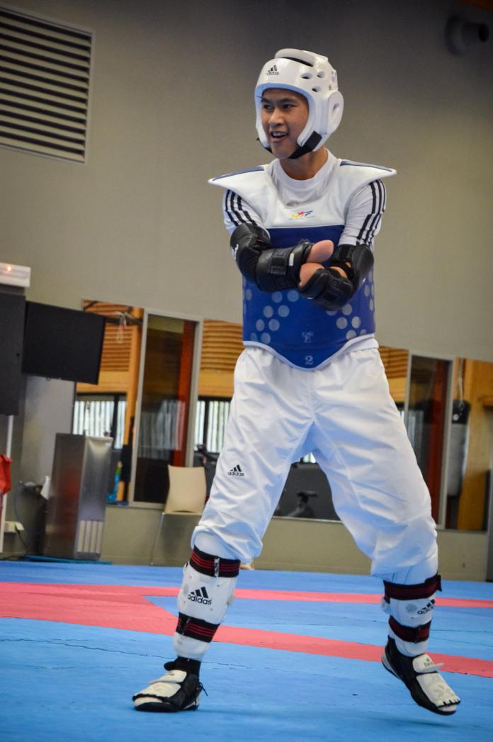 Man with impairment in both arms in taekwondo gear