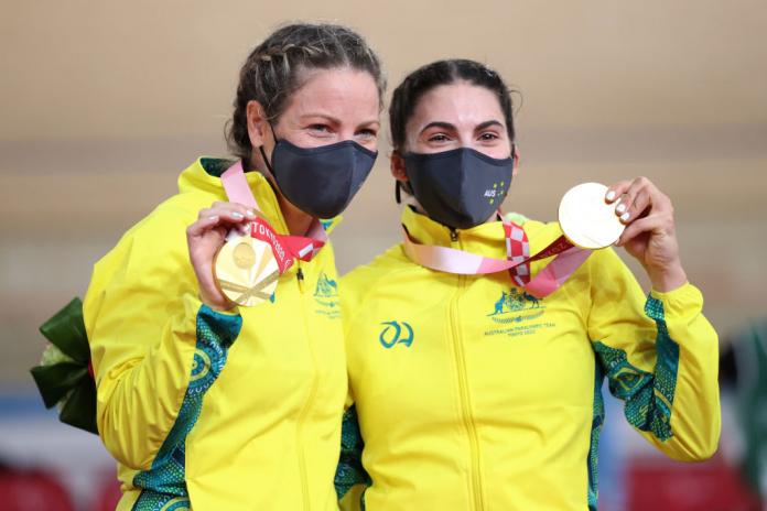 Two Australian cyclists poste with medals