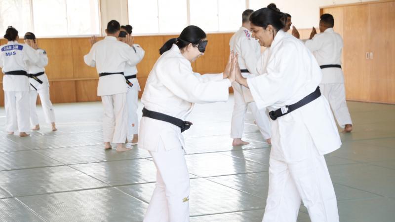 Para judokas training on the tatami