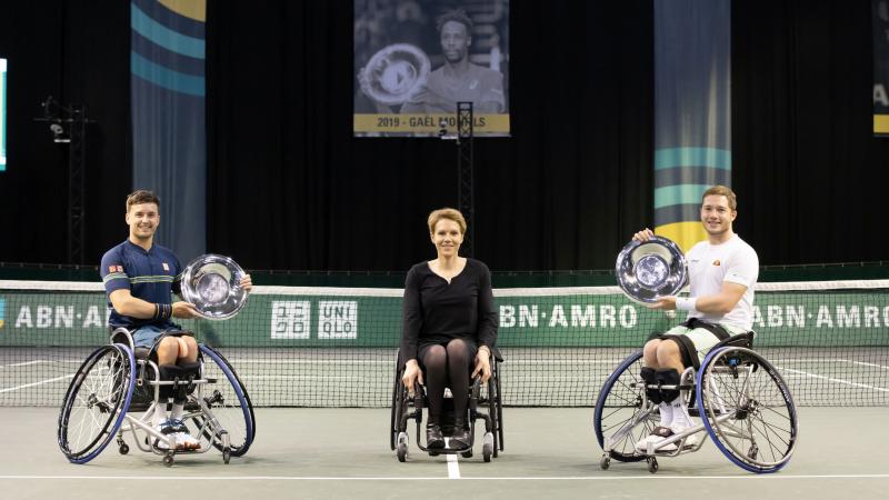 Alfie Hewett and Gordon Reid pose with the doubles trophies together with Tournament Director Esther Vergeer