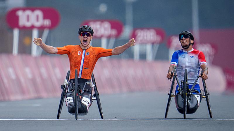 Man celebrates in handbike as opponent disappointed 