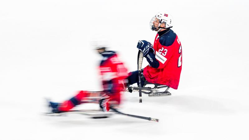 Two Norwegian Para ice hockey players on ice