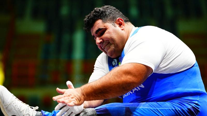 An athlete gets ready for his lift