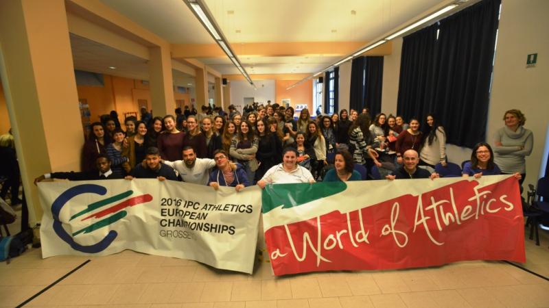 Group picture with group showing Grosseto 2016 banners