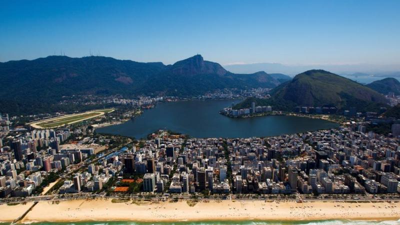 Lagoa Stadium, at Lagoa Rodrigo de Freitas, is located in the heart of the city with a spectacular backdrop of mountains, Tijuca National Forest and Christ the Redeemer.