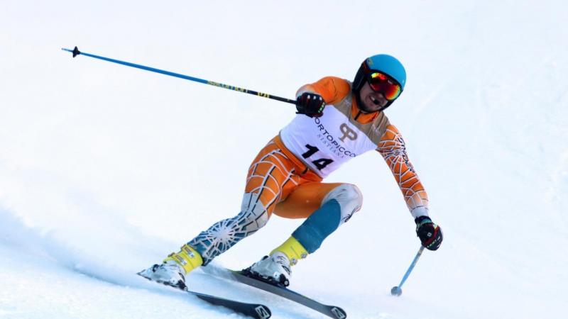 a male vision impaired skier coming down the slope