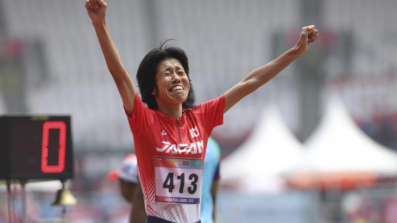 female Para athlete Makita Sayaka running
