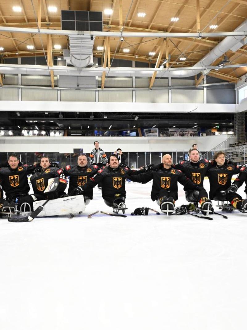 Team Germany Para Ice Hockey celebrating on the ice