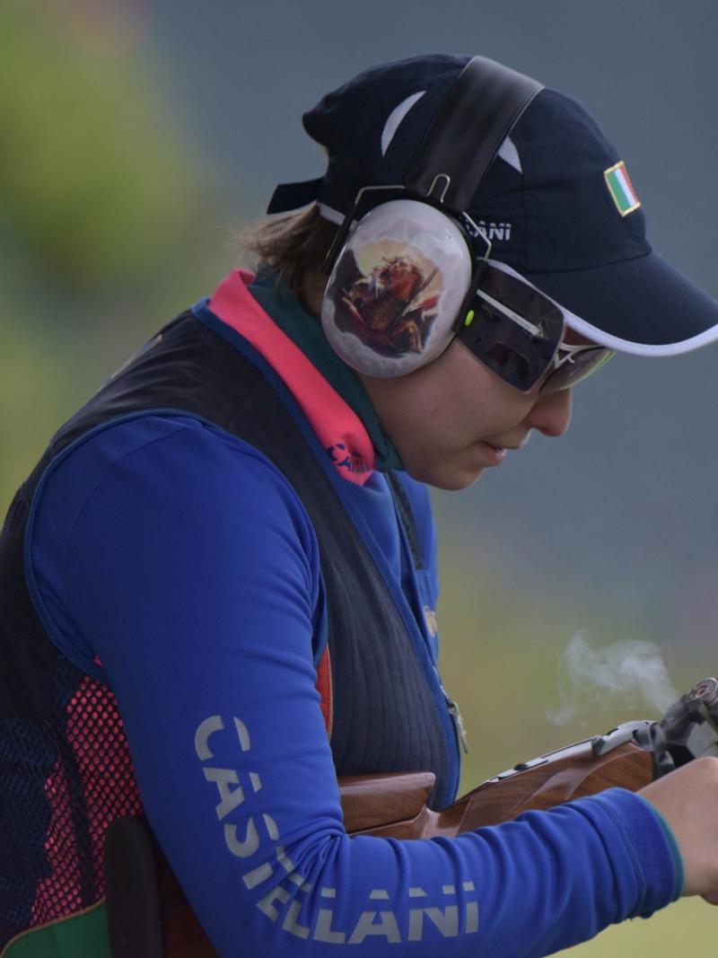 A Para trap shooter on field
