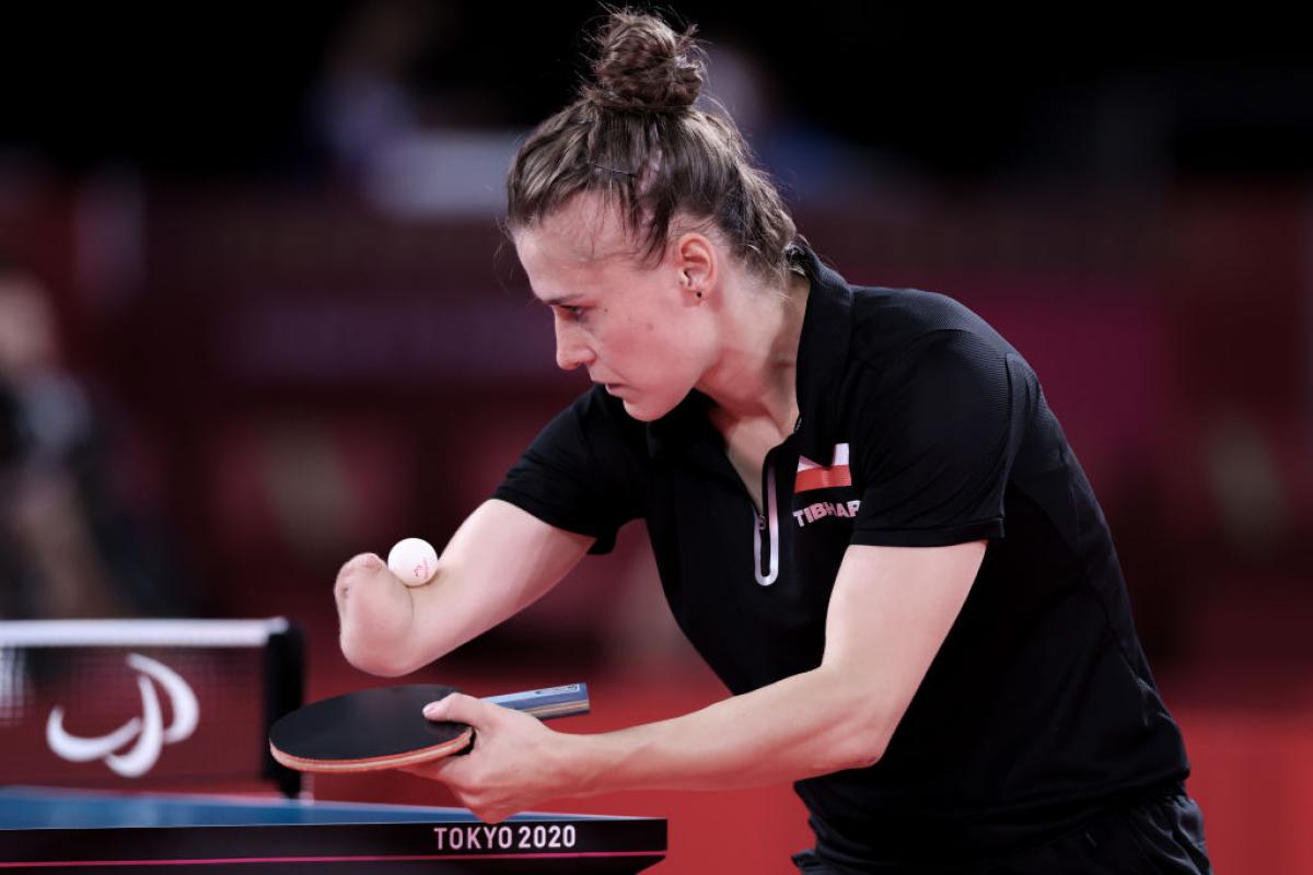 Natalia Partyka focuses on the table tennis ball