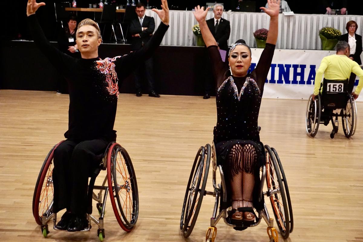 A male and a female wheelchair dancers side by side in a presentation