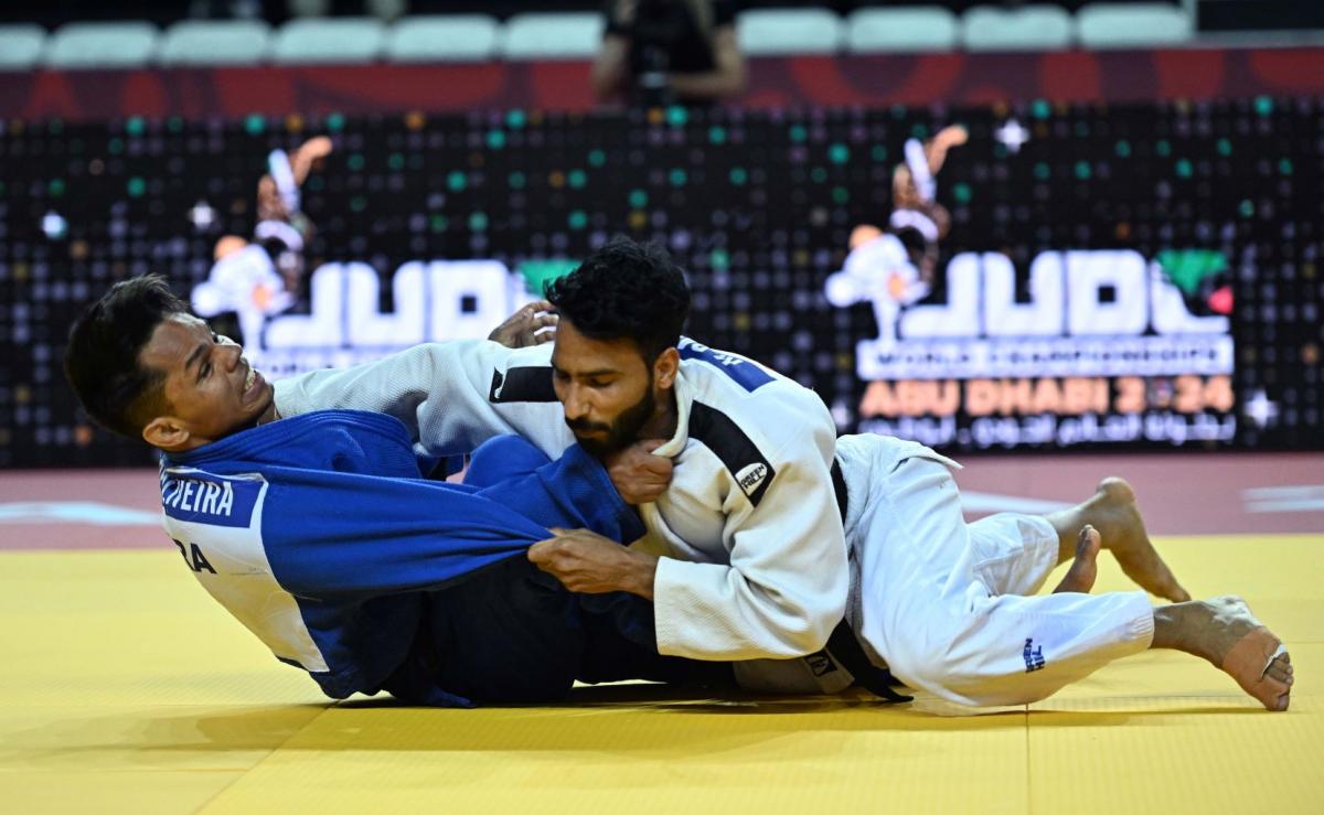 Two Para judo athletes are competing