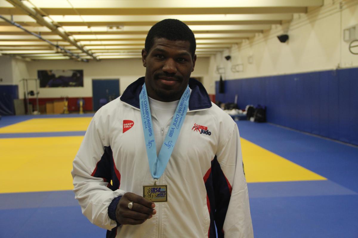 USA judoka Dartanyon Crockett showing his gold medal.