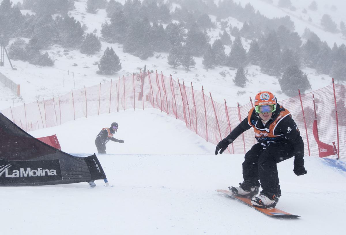 Dutch rider Chris Vos won the snowboard-cross men’s SB-LL1 at the 2015 IPC Para-Snowboard World Championships in La Molina, Spain