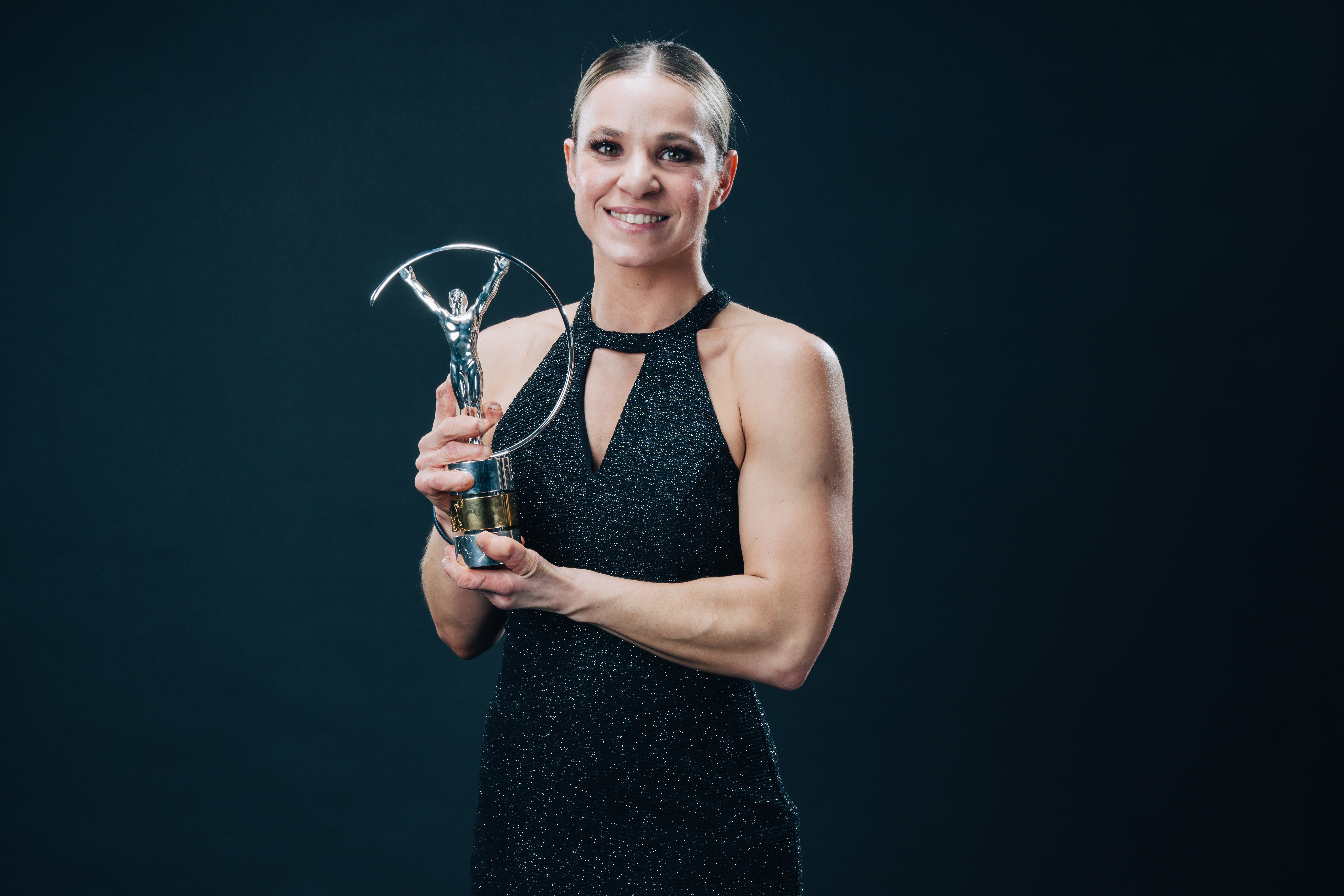 Oksana Masters wins 2020 Laureus Award.