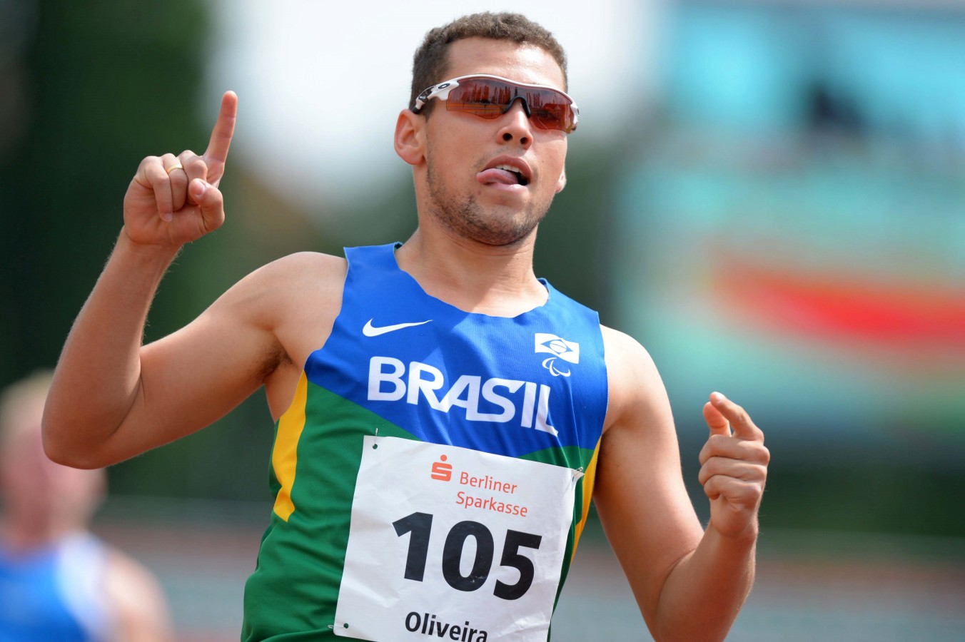 Alan Oliveira smashes 100m world record