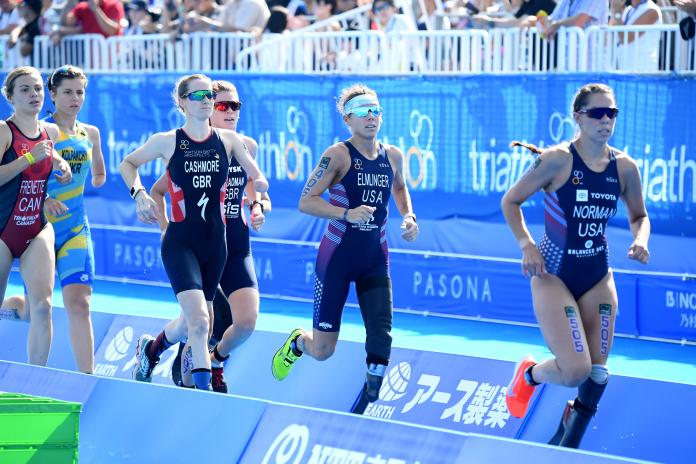 Para female triathletes with prosthetic legs running during a race