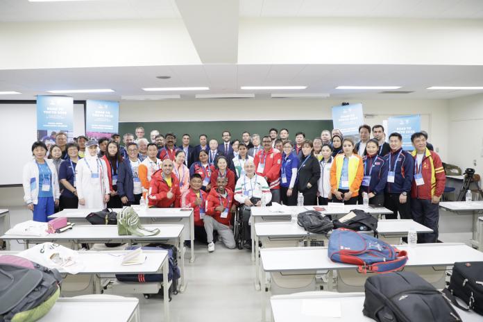 42 Participants of the Road to Tokyo 2020 workshop and educators pose for a picture in a classroom at Tsukuba University