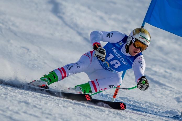A male skier competing