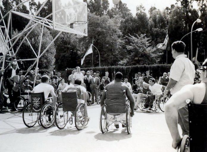 Black and white photo of wheelchair basketball in 1960
