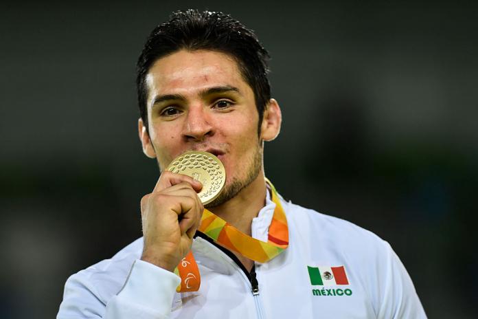 Male Mexican judoka kisses gold medal