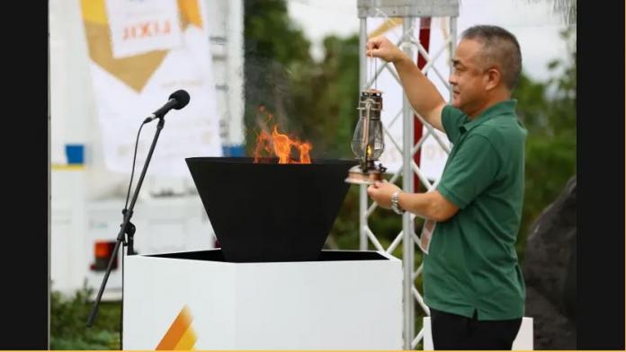 Man holds Paralympic flame