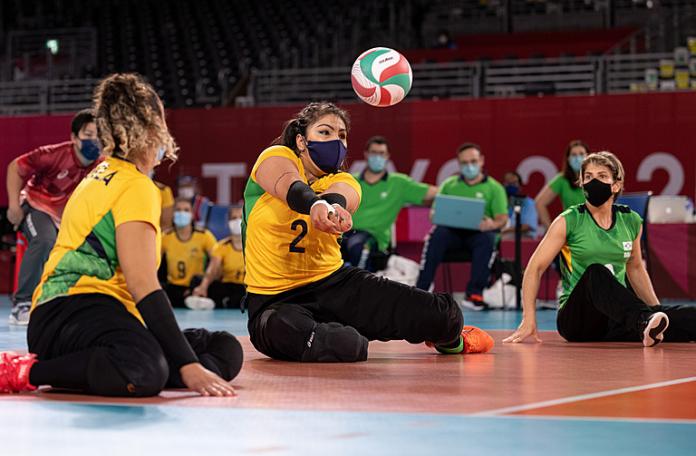  Edwarda De Oliveira reaching for the sitting volleyball ball