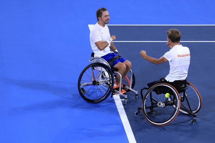 Sam Schroder and Niels Wink celebrate after winning quad doubles gold