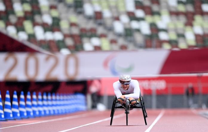 Marcel Hug smiles as he takes another gold on the track at Tokyo 2020