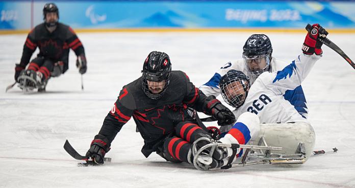 Zach Lavin of Canada and Sang Hyeon Park and Byeong Seok Cho of South Korea collide