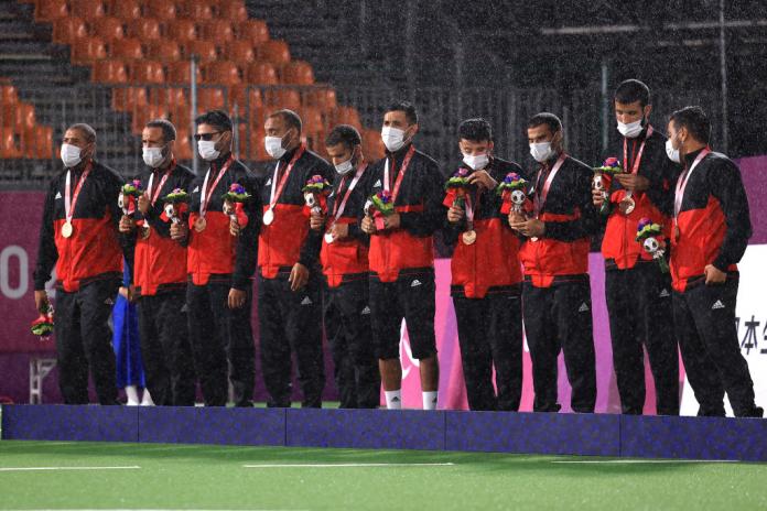 10 athletes from Morocco's blind football team stand on the podium after winning bronze at the Tokyo 2020 Paralympic Games.