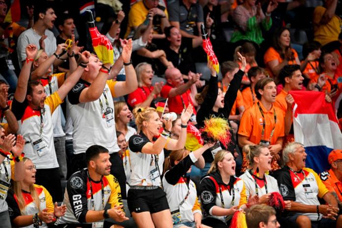 Fans cheering in wheelchair basketball during Invictus Games 2023. 