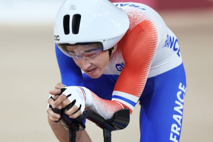 Le paracycliste Alexandre Leid fait du vélo