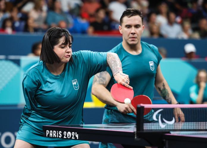 Para table tennis player Bruna Alexandre playing a backhand 