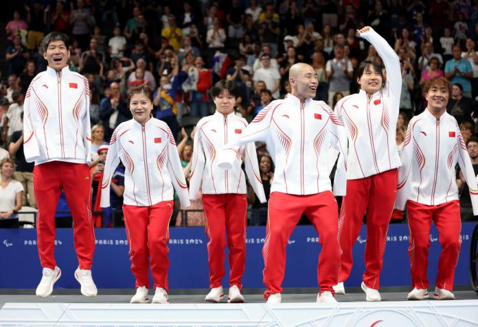 Para swimmers from China jumping on the podium 