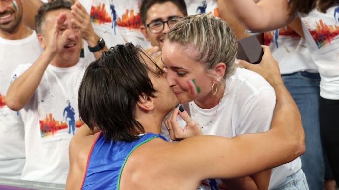 Para athlete Alessandro Ossola kisses his girlfriend in the stands 