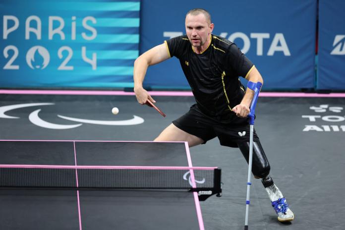 A man with a prosthetic leg plays table tennis