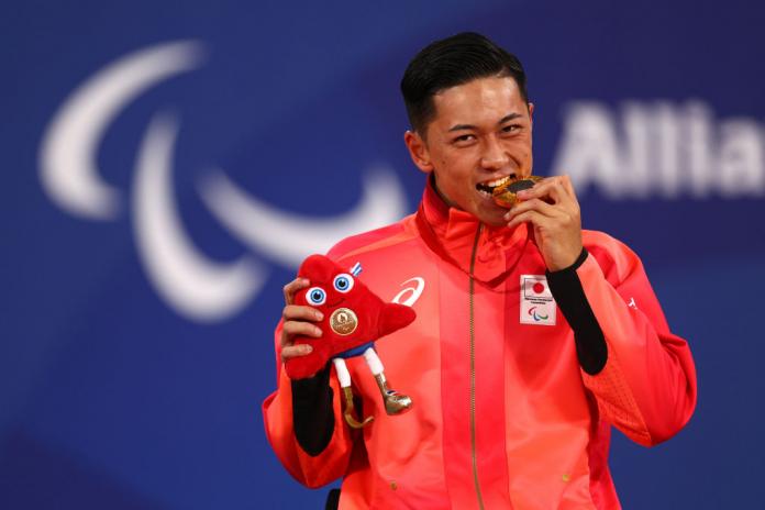 Wheelchair tennis player Tokito Oda bites his gold medal 