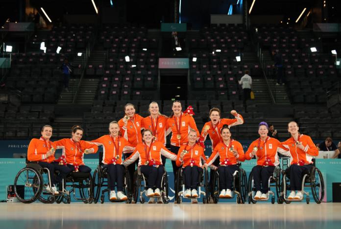 a group of Dutch female wheelchair basketballers on the podium