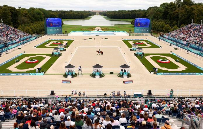 A wide shot of Para equestrian at the Palace of Versailles