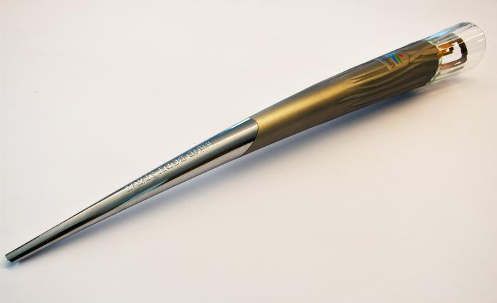Salt Lake City 2002 torch combines gold and silver colours 