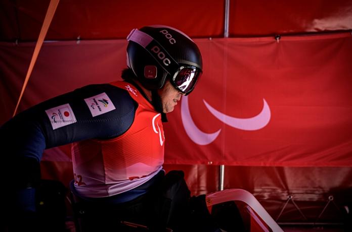 A male sit-skier from the side 