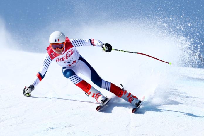 A male Para alpine skier in action