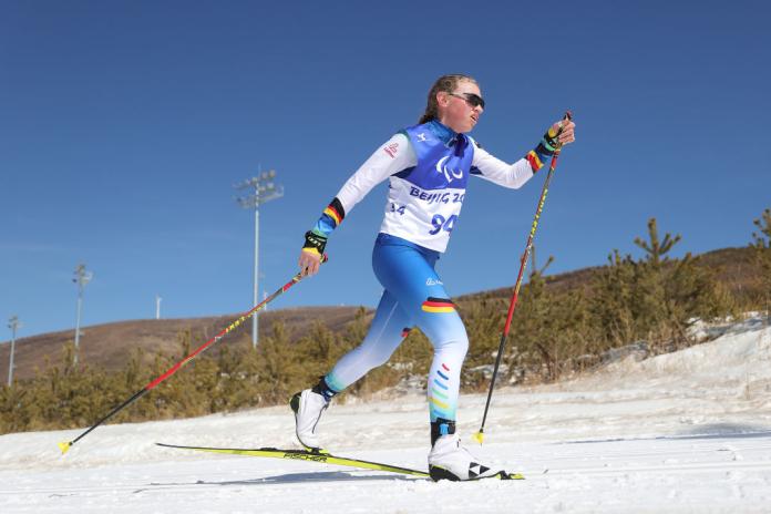 A female athlete competing in Para cross-country skiing