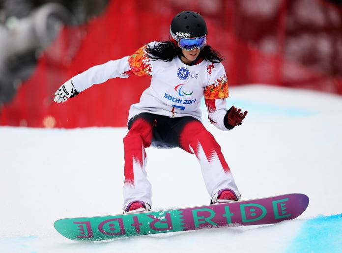 a female Para snowboarder