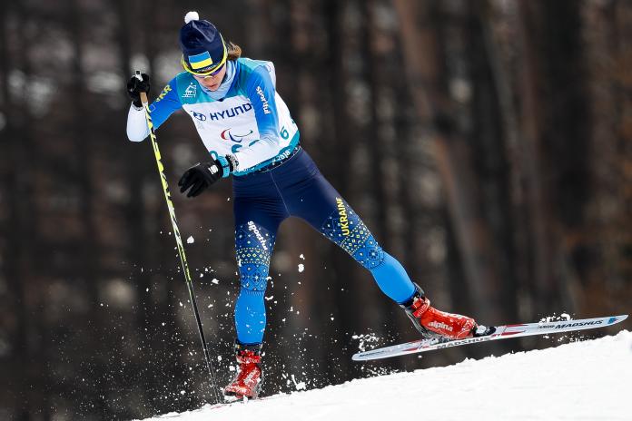 a female Para cross-country skier