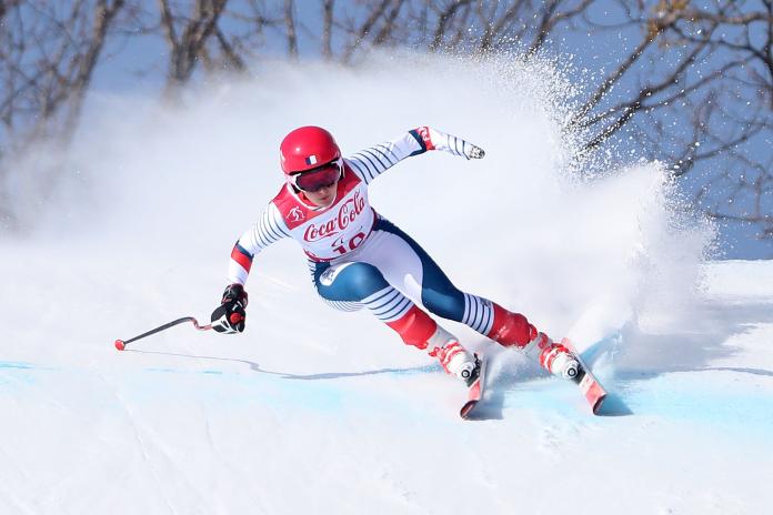 a female Para alpine skier