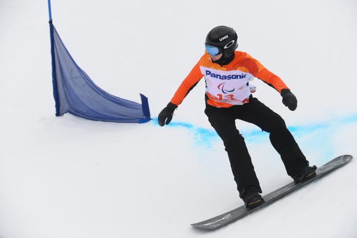 female Para snowboarder Lisa Bunschoten