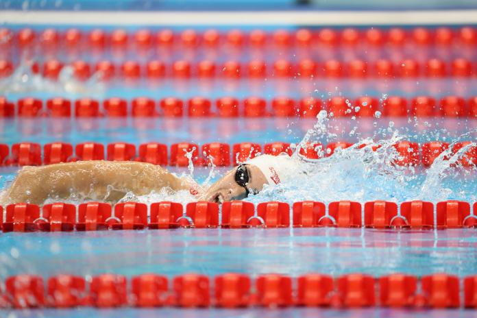 Aurelie Rivard swimming freestyle 